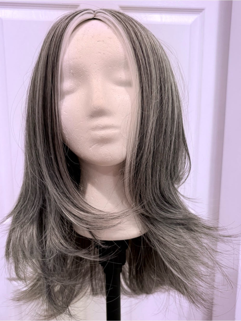Gray & White Long Layered Synthetic Wig! New! Stunning style, color & fibers!